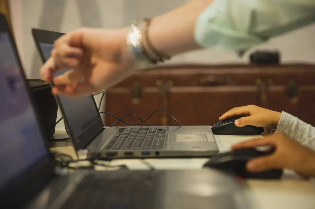 Construcción y personalización en Servicios eLearning en Huella Virtual